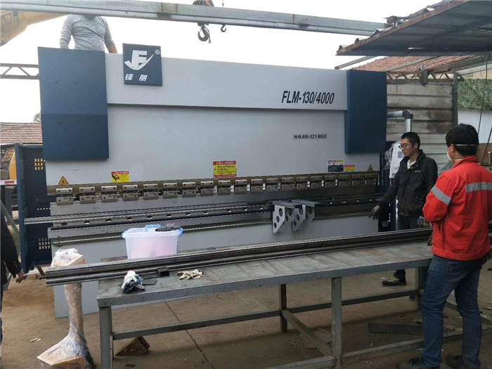 不銹鋼折彎?rùn)C(jī) 不銹鋼折彎?rùn)C(jī)