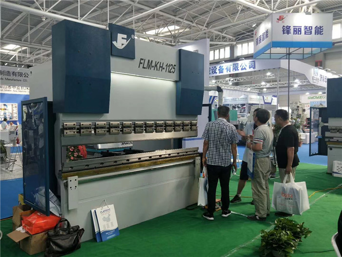 高精度折彎?rùn)C(jī) 高精度折彎?rùn)C(jī)