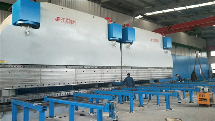 大型數(shù)控折彎?rùn)C(jī) 大型數(shù)控折彎?rùn)C(jī)